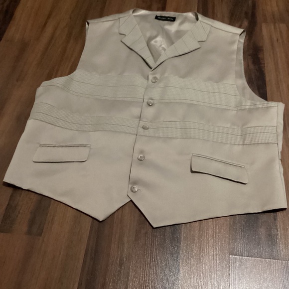 Men’s Beige  Plaid 3 pc Suit! - Picture 2 of 10